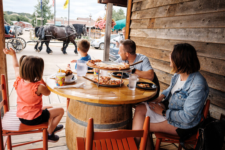 Eat at Badlands Pizza in Medora, North Dakota. Fries, chicken, pizza and more served buffet style, a good restaurant for families in Medora, North Dakota
