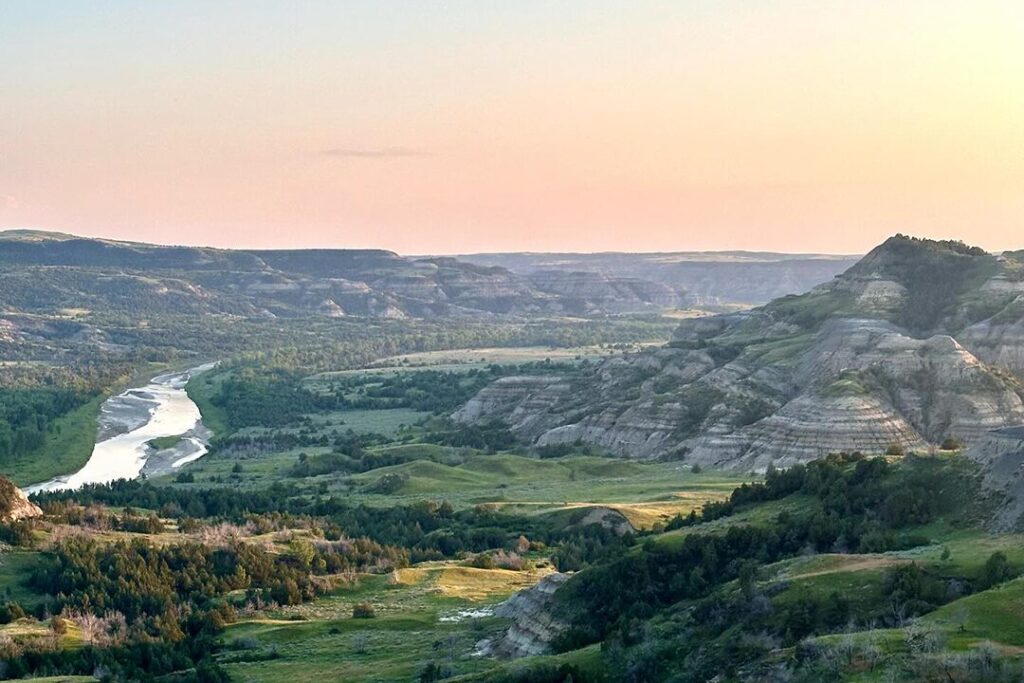 North Dakota Badlands, Theodore Roosevelt National Park, Medora, ND