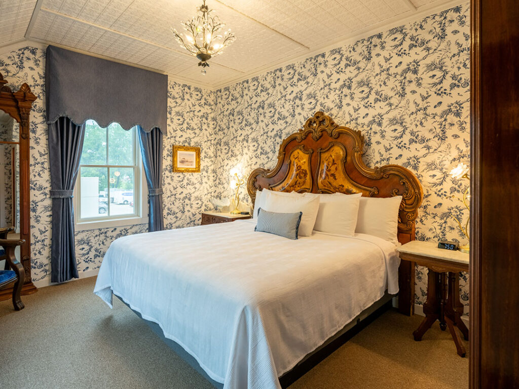 Ferris Inn Marquise Room Feature 10