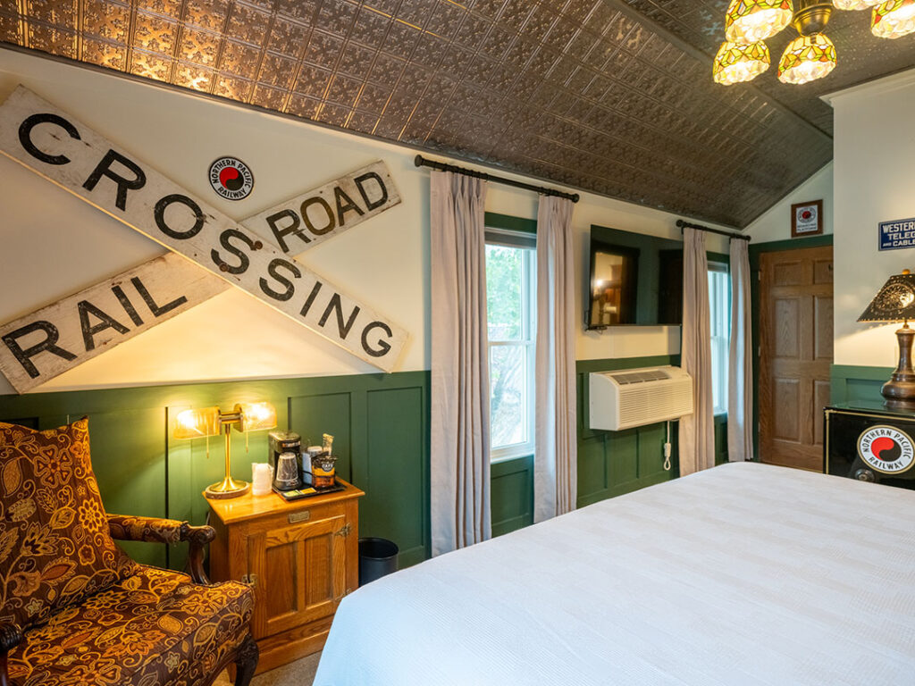 Ferris Inn Northern Pacific Railroad Room Feature 20