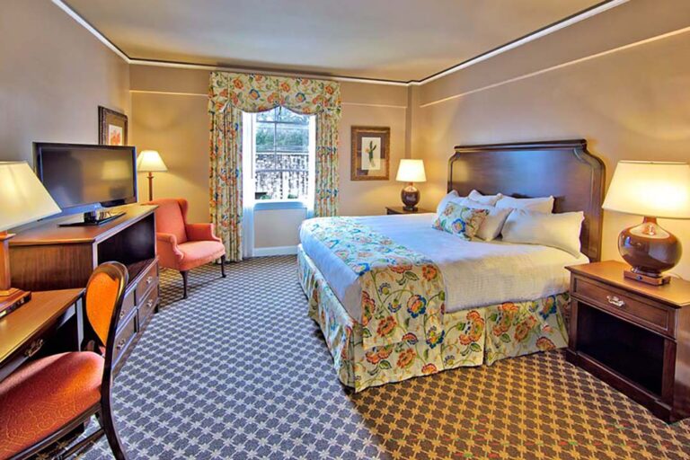 Menger Room Feature 2