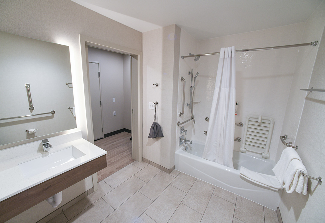 1883 Room 208 - ADA King Room with Sofa Bed - 2514