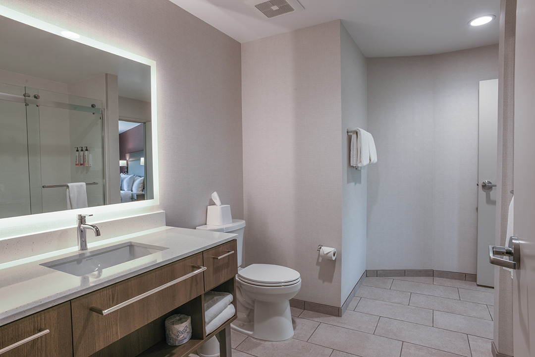 1883 Room 315 - King Suite - 2670