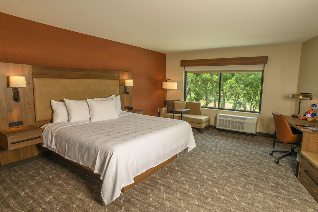 1883 Room 318 - King Room - 2696